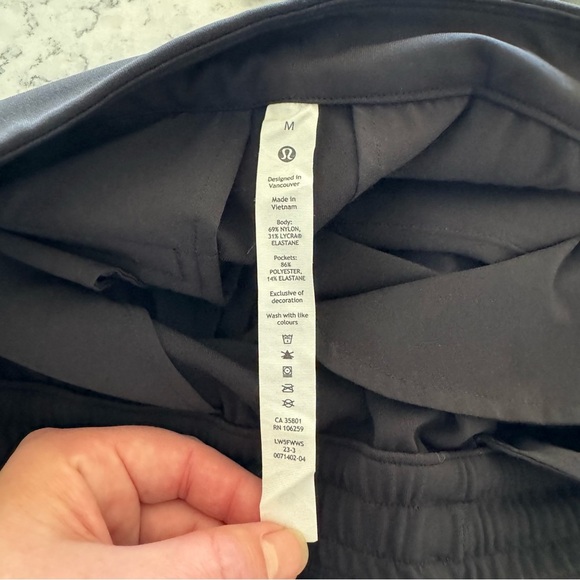 Like New! Lululemon 🍋 Straight-Leg MR Luxtreme Pant*Regular Length - Black - Picture 8 of 8